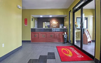 Photo 3 - Econo Lodge Hillsboro I-35