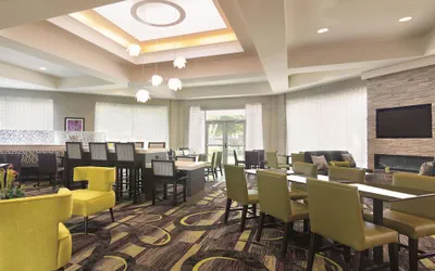 Photo 2 - La Quinta Inn & Suites by Wyndham Oklahoma City Norman