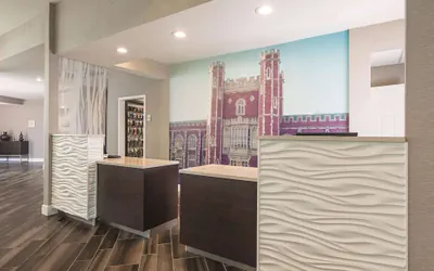 Photo 3 - La Quinta Inn & Suites by Wyndham Oklahoma City Norman
