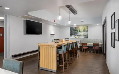 Photo 3 - Hampton Inn Carrollton
