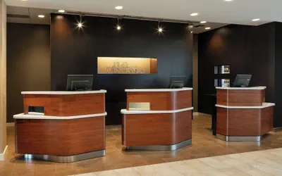 Photo 4 - Courtyard by Marriott Denver Airport