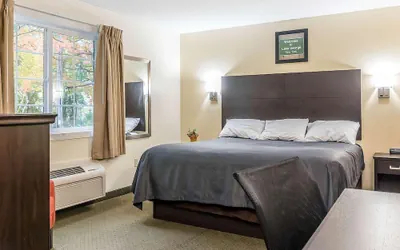 Photo 4 - Blue Line Inn Lake George