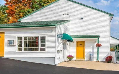 Photo 2 - Blue Line Inn Lake George