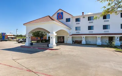 Photo 2 - Motel 6 Bedford, TX - Fort Worth