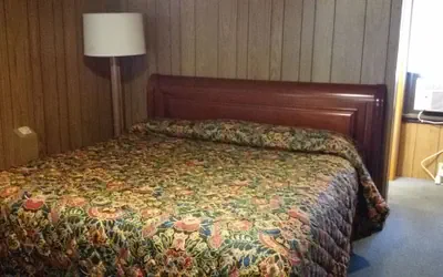 Photo 3 - Hotel Blue Top Inn