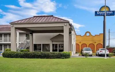 Photo 2 - Days Inn by Wyndham Bainbridge