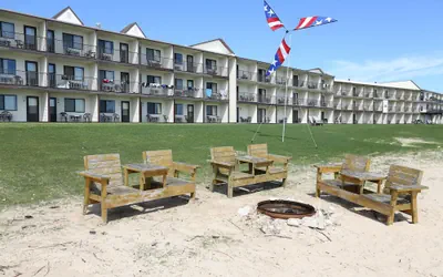 Photo 2 - AmericInn by Wyndham Saint Ignace Lakefront