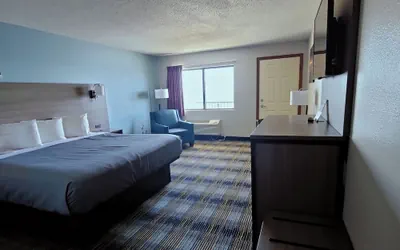 Photo 4 - AmericInn by Wyndham Saint Ignace Lakefront