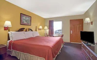 Photo 5 - Travelodge by Wyndham Forest Park Atlanta South