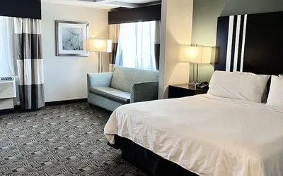 Photo 3 - Holiday Inn Express & Suites Carlsbad Beach by IHG