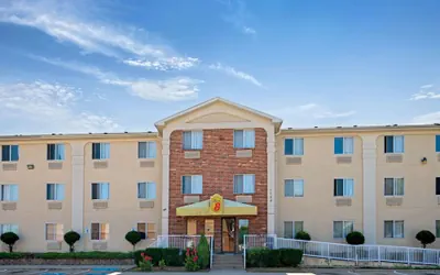 Photo 2 - Super 8 by Wyndham Plano/Dallas Area
