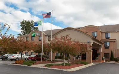 Photo 2 - Holiday Inn Express & Suites Canton by IHG