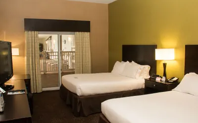 Photo 4 - Holiday Inn Express Hotel & Suites Saginaw by IHG