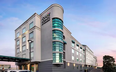 Photo 2 - Four Points by Sheraton Hotel & Suites San Francisco Airport