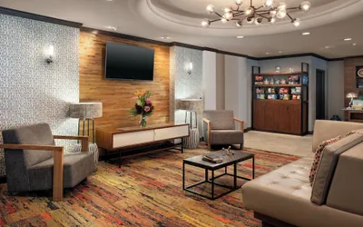 Photo 4 - Four Points by Sheraton Hotel & Suites San Francisco Airport