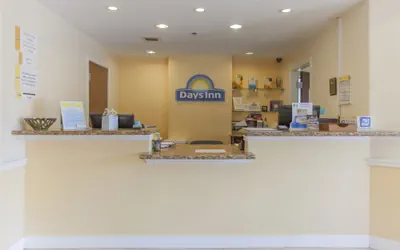 Photo 2 - Days Inn by Wyndham Shenandoah