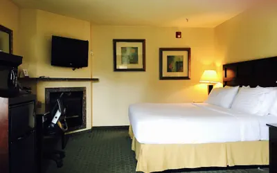 Photo 4 - Holiday Inn Express Ft Bragg by IHG