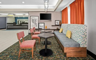 Photo 3 - Hampton Inn Bloomington West