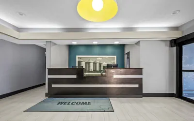Photo 4 - Hampton Inn Bloomington West