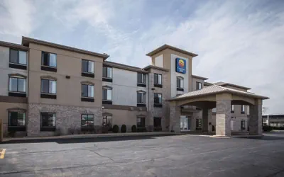 Photo 2 - Comfort Inn Crystal Lake - Algonquin