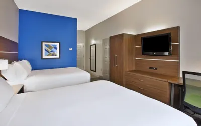 Photo 4 - Holiday Inn Express & Suites Manchester by IHG
