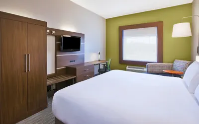 Photo 5 - Holiday Inn Express & Suites Manchester by IHG