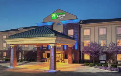 Holiday Inn Express & Suites Manchester by IHG
