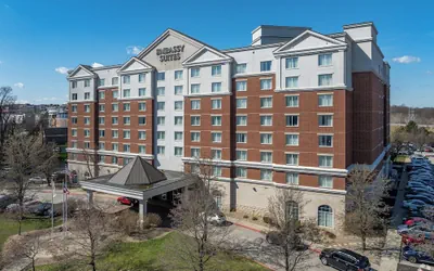 Photo 2 - Embassy Suites by Hilton Cleveland Rockside