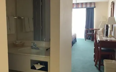 Photo 4 - Hardman House Inn & Suites