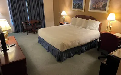 Photo 5 - Hardman House Inn & Suites