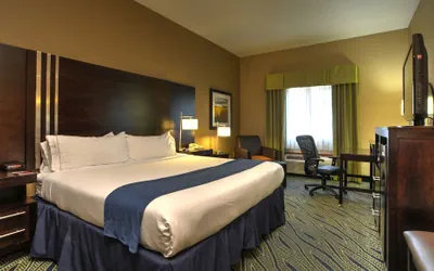 Photo 4 - Holiday Inn Express & Suites Midwest by IHG