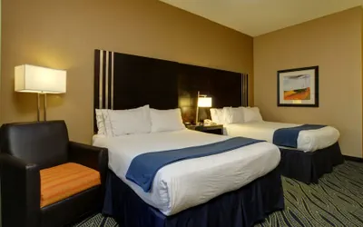 Photo 3 - Holiday Inn Express & Suites Midwest by IHG