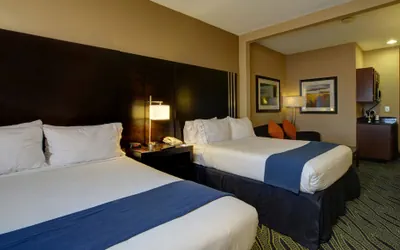 Photo 5 - Holiday Inn Express & Suites Midwest by IHG