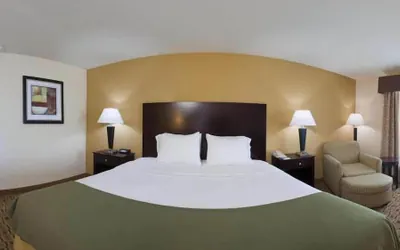 Photo 3 - Holiday Inn Express Boonville by IHG