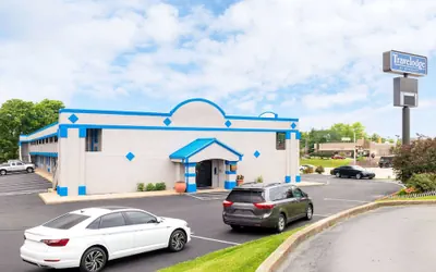 Photo 2 - Travelodge by Wyndham Richmond IN