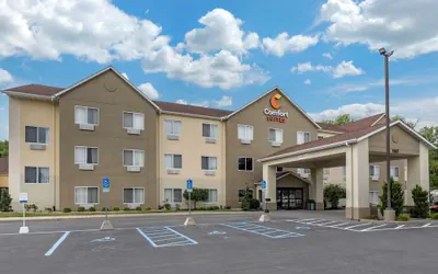 Photo 2 - Comfort Suites Auburn near I-69