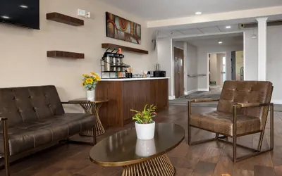 Photo 4 - Econo Lodge Inn & Suites Santa Rosa South