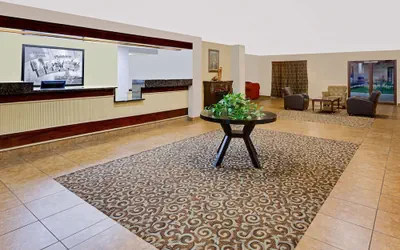 Photo 3 - Super 8 by Wyndham Plainview