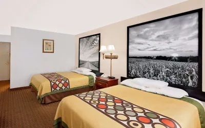 Photo 5 - Super 8 by Wyndham Plainview