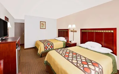 Photo 4 - Super 8 by Wyndham Plainview