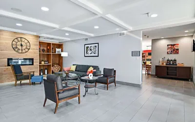 Photo 4 - Country Inn & Suites by Radisson, Bloomington-Normal Airport, IL