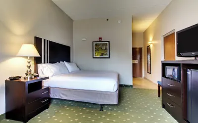 Photo 2 - Holiday Inn Express & Suites Live Oak by IHG