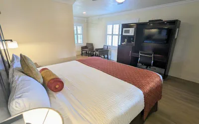 Photo 5 - Clarion Collection Wilkie's Inn Pacific Grove - Monterey