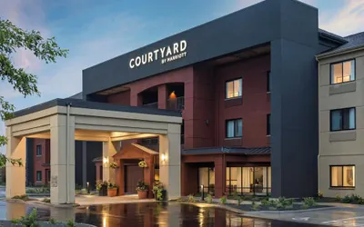 Photo 2 - Courtyard Minneapolis St. Paul/Roseville by Marriott