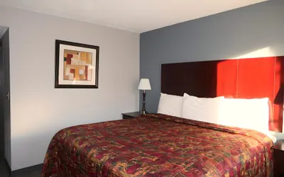 Photo 4 - Economy Inn Auburn