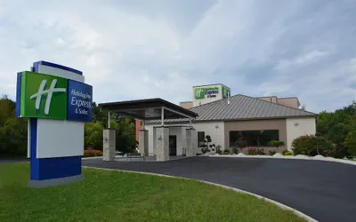Photo 2 - Holiday Inn Express & Suites Waterville - North by IHG
