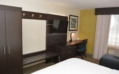 Photo 5 - Holiday Inn Express & Suites Waterville - North by IHG