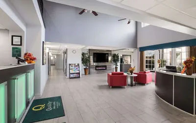 Photo 4 - Quality Suites Tulsa I-44