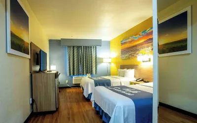 Photo 4 - Days Inn & Suites by Wyndham Houston North/Aldine