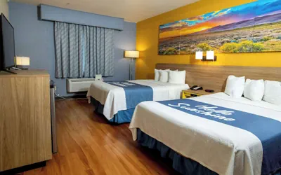 Photo 2 - Days Inn & Suites by Wyndham Houston North/Aldine